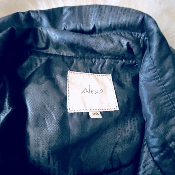 Very Unique Marilyn Trench Coat - Picture 4 of 16